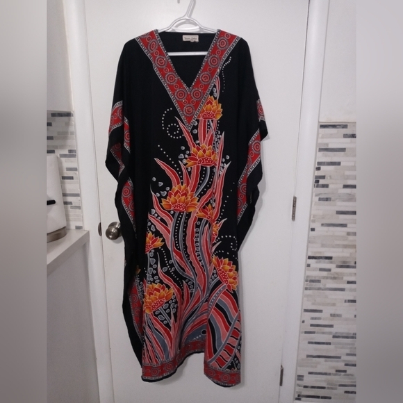 Shore Drive Free Size Kaftan Black w Bright Orange Red Floral 2 sided print - Picture 1 of 9